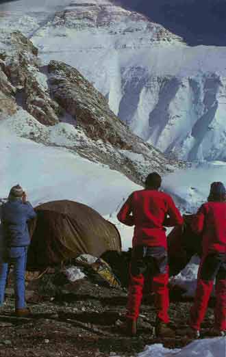 
Climbers stare at Everest North Face - White Limbo book
